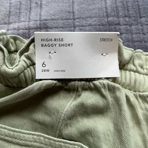 American Eagle stretch-fit cargo shorts in a sage green color - Picture 3 of 7